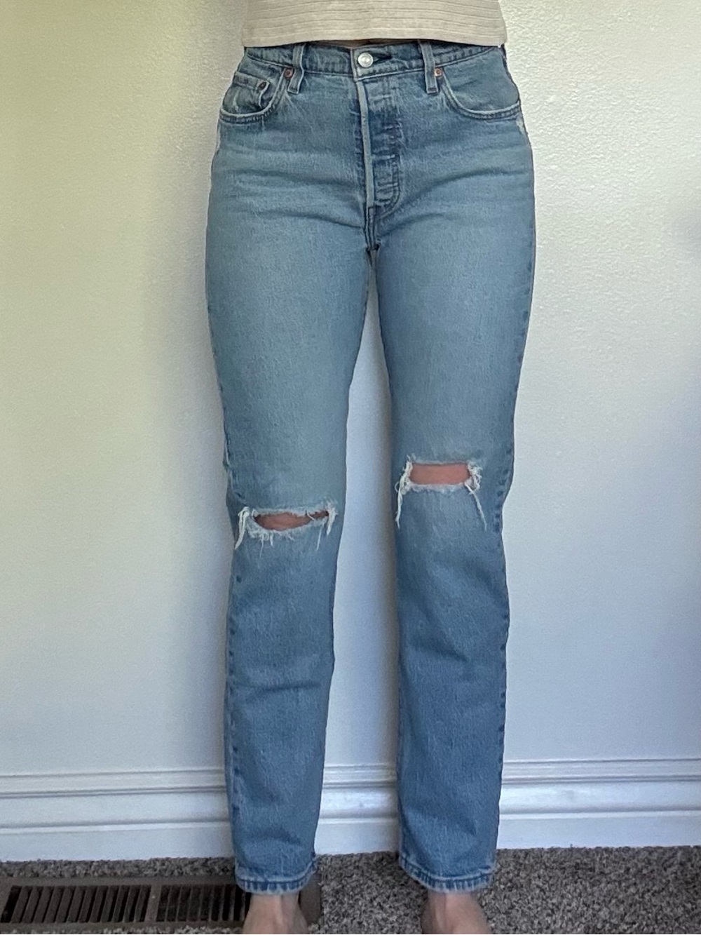 Levi's 501 blue jeans with ripped knees - size 29x30